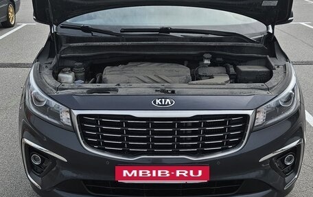 KIA Carnival III, 2019 год, 2 850 000 рублей, 2 фотография