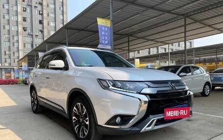 Mitsubishi Outlander III рестайлинг 3, 2021 год, 2 109 810 рублей, 3 фотография
