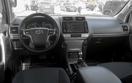 Toyota Land Cruiser Prado 150 рестайлинг 2, 2021 год, 6 424 000 рублей, 6 фотография