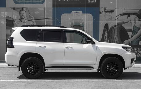 Toyota Land Cruiser Prado 150 рестайлинг 2, 2021 год, 6 424 000 рублей, 5 фотография