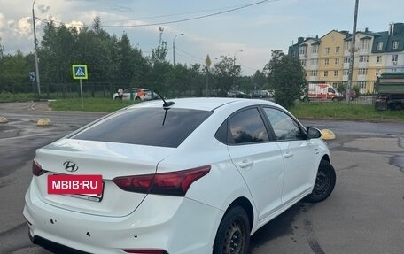Hyundai Solaris II рестайлинг, 2019 год, 900 000 рублей, 3 фотография
