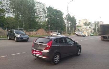 Hyundai Solaris II рестайлинг, 2015 год, 740 000 рублей, 2 фотография