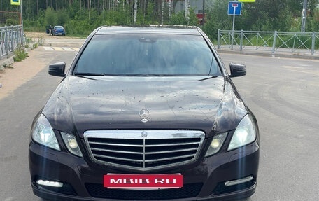 Mercedes-Benz E-Класс, 2011 год, 1 180 000 рублей, 2 фотография