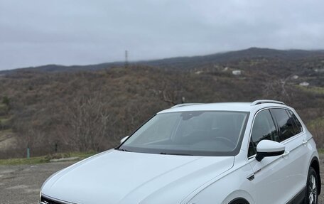 Volkswagen Tiguan II, 2019 год, 2 750 000 рублей, 2 фотография