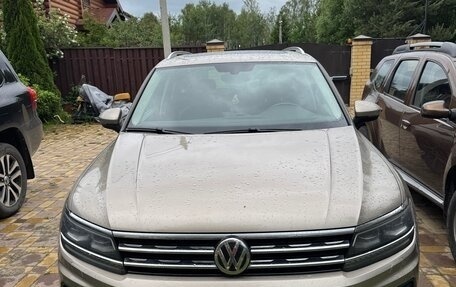 Volkswagen Tiguan II, 2017 год, 2 800 000 рублей, 2 фотография