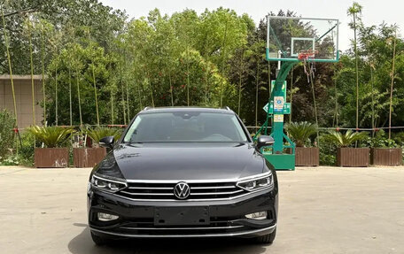 Volkswagen Passat B8 рестайлинг, 2021 год, 2 350 055 рублей, 2 фотография