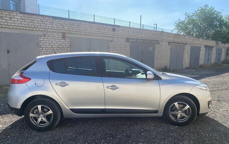 Renault Megane III, 2013 год, 980 000 рублей, 2 фотография
