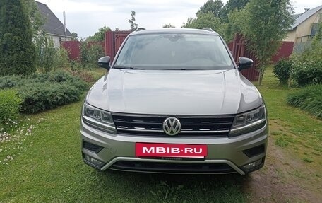 Volkswagen Tiguan II, 2019 год, 2 600 000 рублей, 2 фотография