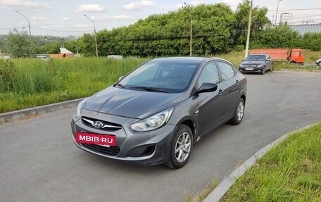 Hyundai Solaris II рестайлинг, 2012 год, 710 000 рублей, 2 фотография