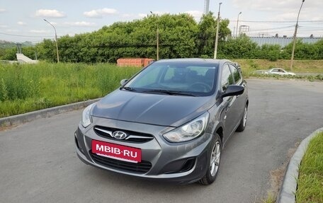 Hyundai Solaris II рестайлинг, 2012 год, 710 000 рублей, 3 фотография
