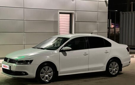 Volkswagen Jetta VI, 2013 год, 1 000 000 рублей, 3 фотография