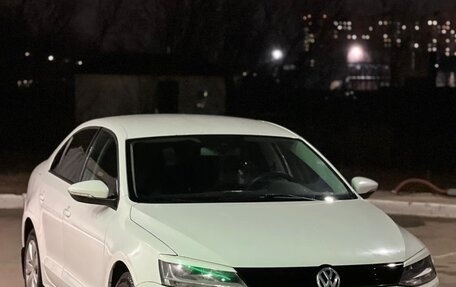 Volkswagen Jetta VI, 2013 год, 1 000 000 рублей, 2 фотография