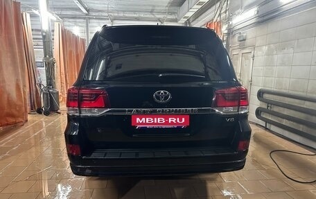 Toyota Land Cruiser 200, 2018 год, 7 350 000 рублей, 2 фотография