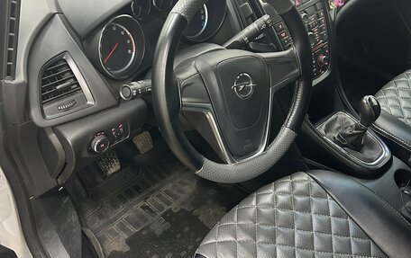 Opel Astra J, 2014 год, 900 000 рублей, 3 фотография