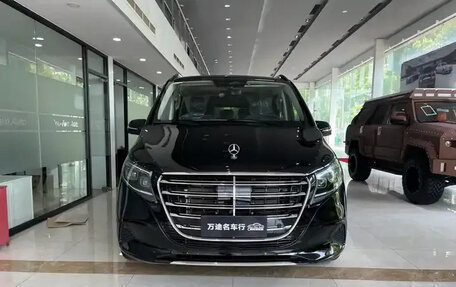 Mercedes-Benz V-Класс, 2025 год, 9 200 000 рублей, 2 фотография