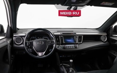 Toyota RAV4, 2017 год, 2 200 000 рублей, 6 фотография