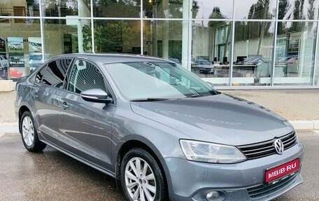 Volkswagen Jetta VI, 2013 год, 1 050 000 рублей, 2 фотография