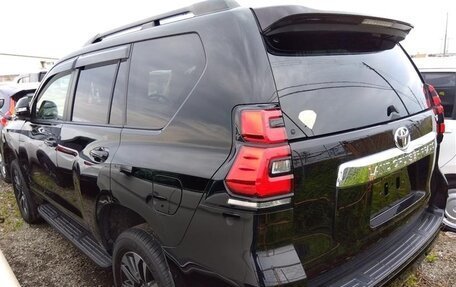 Toyota Land Cruiser Prado 150 рестайлинг 2, 2022 год, 3 984 700 рублей, 3 фотография