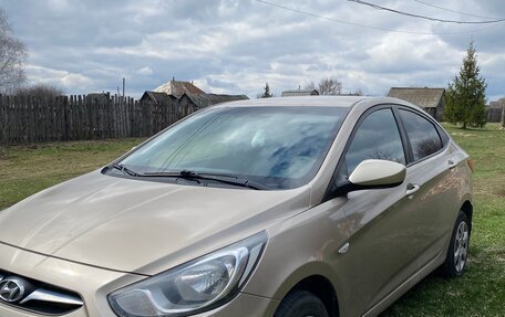 Hyundai Solaris II рестайлинг, 2013 год, 660 000 рублей, 3 фотография