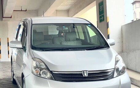 Toyota ISis I, 2015 год, 1 250 000 рублей, 1 фотография