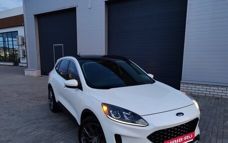 Ford Escape, 2020 год, 2 385 000 рублей, 3 фотография