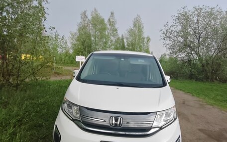 Honda Stepwgn IV, 2015 год, 1 650 000 рублей, 3 фотография
