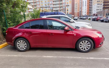 Chevrolet Cruze II, 2010 год, 580 000 рублей, 3 фотография