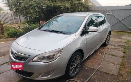 Opel Astra J, 2011 год, 600 000 рублей, 2 фотография