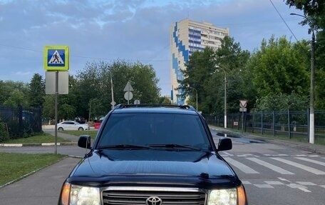 Toyota Land Cruiser 100 рестайлинг 2, 2004 год, 2 000 000 рублей, 2 фотография