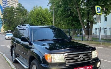 Toyota Land Cruiser 100 рестайлинг 2, 2004 год, 2 000 000 рублей, 3 фотография