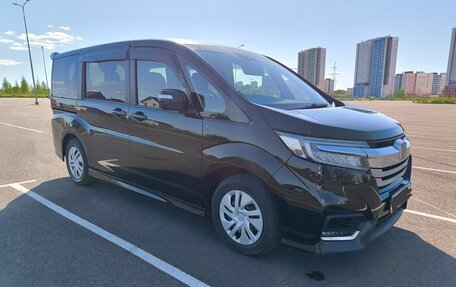 Honda Stepwgn IV, 2017 год, 2 685 000 рублей, 2 фотография