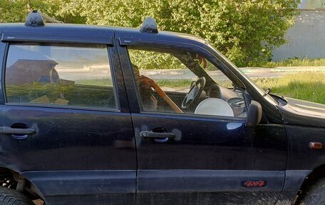 Chevrolet Niva I рестайлинг, 2004 год, 170 000 рублей, 2 фотография
