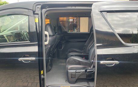 Toyota Vellfire I, 2013 год, 2 750 000 рублей, 2 фотография