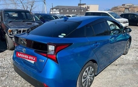Toyota Prius IV XW50, 2019 год, 1 650 000 рублей, 2 фотография