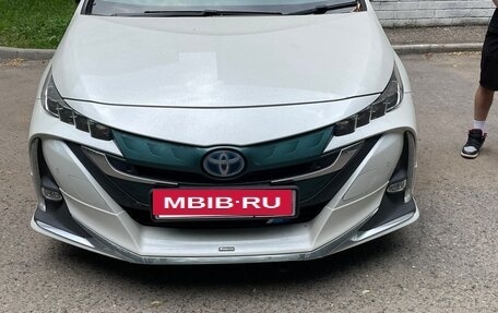 Toyota Prius IV XW50, 2017 год, 2 500 000 рублей, 2 фотография