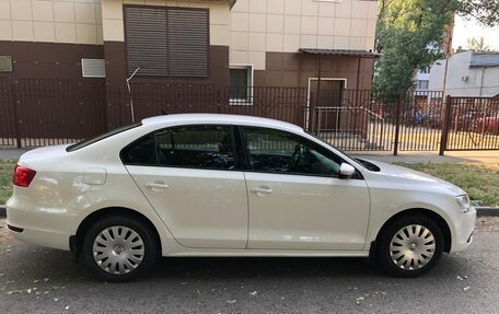 Volkswagen Jetta VI, 2013 год, 1 280 000 рублей, 2 фотография