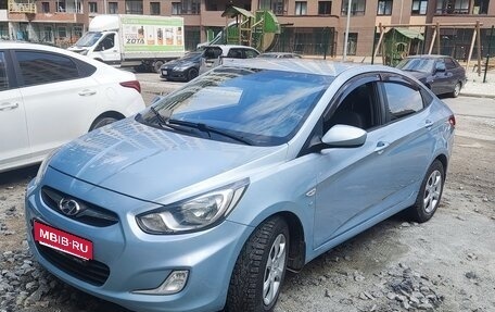 Hyundai Solaris II рестайлинг, 2011 год, 800 000 рублей, 2 фотография