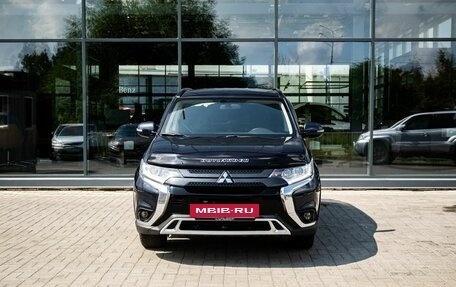 Mitsubishi Outlander III рестайлинг 3, 2021 год, 2 400 000 рублей, 3 фотография