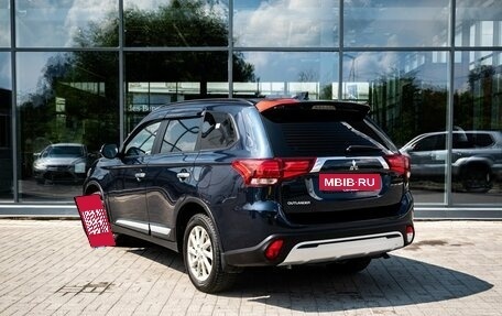 Mitsubishi Outlander III рестайлинг 3, 2021 год, 2 400 000 рублей, 6 фотография
