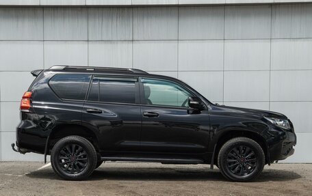 Toyota Land Cruiser Prado 150 рестайлинг 2, 2019 год, 5 300 000 рублей, 5 фотография