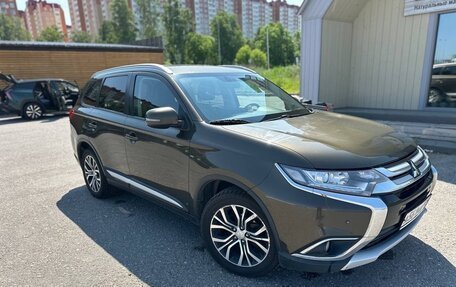 Mitsubishi Outlander III рестайлинг 3, 2018 год, 1 900 000 рублей, 3 фотография