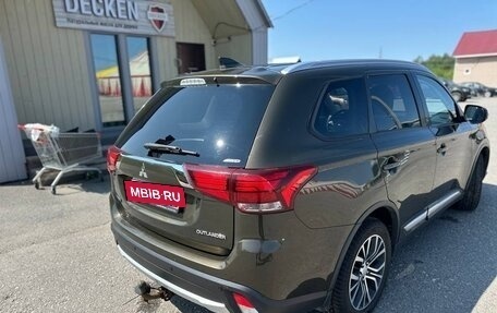 Mitsubishi Outlander III рестайлинг 3, 2018 год, 1 900 000 рублей, 4 фотография