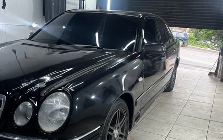 Mercedes-Benz E-Класс, 1998 год, 580 000 рублей, 2 фотография