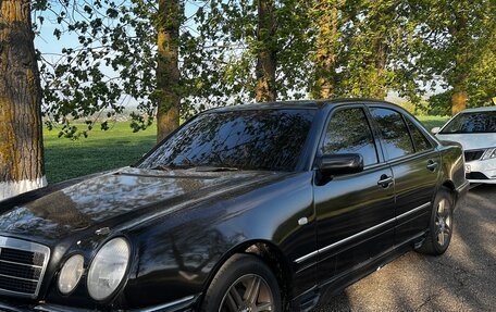Mercedes-Benz E-Класс, 1998 год, 580 000 рублей, 3 фотография