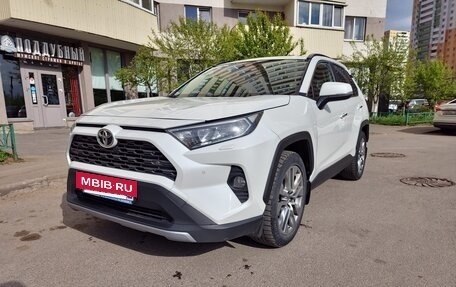 Toyota RAV4, 2019 год, 2 400 000 рублей, 2 фотография
