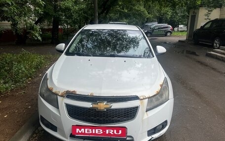 Chevrolet Cruze II, 2010 год, 500 000 рублей, 3 фотография