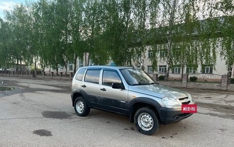 Chevrolet Niva I рестайлинг, 2009 год, 330 000 рублей, 3 фотография