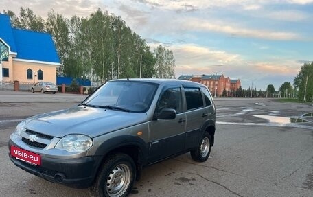 Chevrolet Niva I рестайлинг, 2009 год, 330 000 рублей, 2 фотография