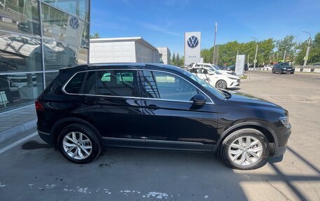 Volkswagen Tiguan II, 2018 год, 2 750 000 рублей, 3 фотография