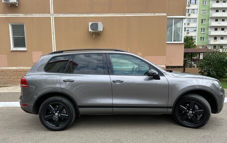Volkswagen Touareg III, 2011 год, 2 100 000 рублей, 2 фотография